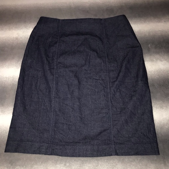 🚫SOLD🚫 Banana RepublicDenim Skirt w/Bulb Buttons - Picture 3 of 8